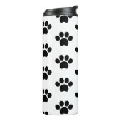 Zwart-kattehondenpootje drukt schattig op wit thermosbeker (Gedraaid links)