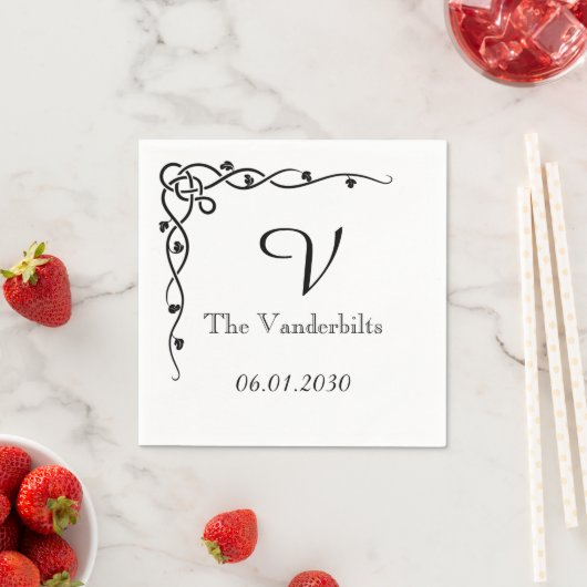 Zwart Keltische Knoop Hoek Vine Monogram Bruiloft Servet (Insitu)