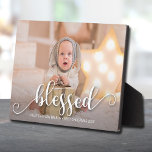ZWART kerstfeestdag Foto Easel Frameless Fotoplaat<br><div class="desc">Dit charmante plaatblad van het esel kenmerkt het woord BLESSED in een mooi wit manuscript en om het even welke informatie u hieronder in om het even welke doopvont en doopvontkleur bovenop uw favoriete foto wilt. Geweldig als geschenk of creëer voor jezelf. Horizontale of verticale foto gebruiken.</div>