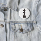 Zwart koninginschaakstuk ronde button 5,7 cm (In situ)