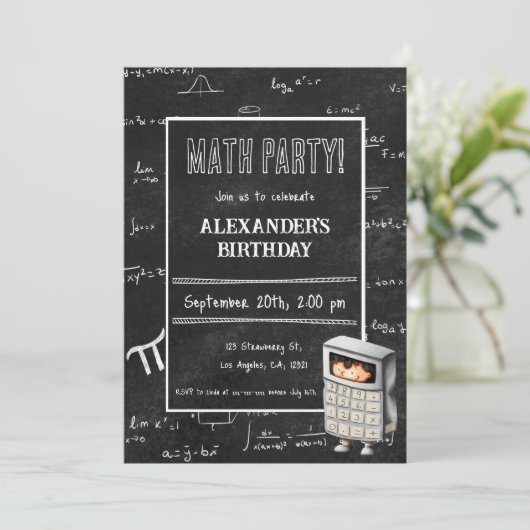 Zwart krijtbord Mathematische formules Kind Verjaa Kaart (Staand voorkant)