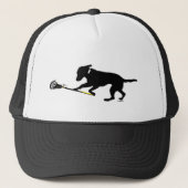 Zwart lab met Lacrosse Trucker Hat Pet (Voorkant)