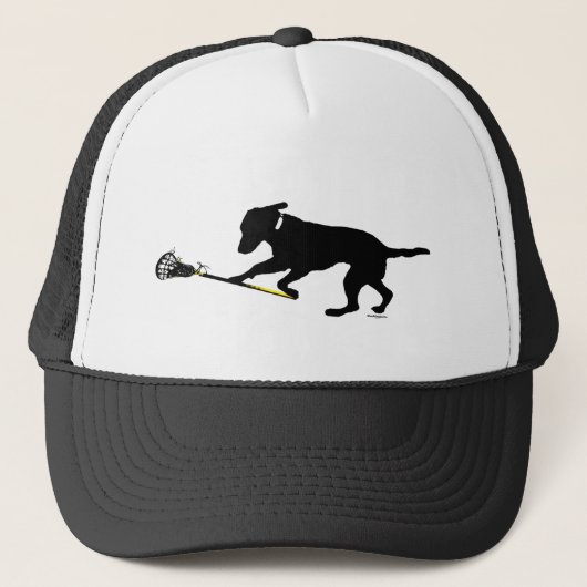 Zwart lab met Lacrosse Trucker Hat Pet (Voorkant)