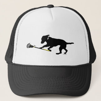 Zwart lab met Lacrosse Trucker Hat Trucker Pet
