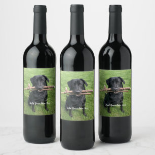 Zwart lab met twee sticks Dog Foto en naam Wijn Etiket