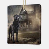 Zwart labrador halloween eng keramisch ornament (Links)