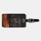 Zwart labrador rekwalvis in een mand bagagelabel (Voorkant horizontaal)