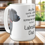 Zwart labrador vader - vaders dag - hond vader koffiemok<br><div class="desc">Vier de Black Lab Pap met deze originele Labrador Pap Mok. "Ieder man kan een vader zijn,  maar er is een speciaal iemand voor nodig om Labrador-vader te zijn." Geweldig cadeau voor Vaderdag van de Hond.</div>