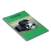 Zwart labspiraal notitieboek met aangepaste naam. (Rechterzijde)