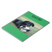 Zwart labspiraal notitieboek met aangepaste naam. (Linkerzijde)
