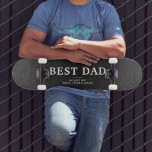 Zwart leder Beste vader Dag Skateboard<br><div class="desc">Zwart leder drukt beste vaders dagskateboard af. De achtergrond is zwarte lederen bedrukte achtergrond. De tekst is trendy typografie. Een perfect cadeau voor een vader of een nieuwe vader op vaderdag. Dit moderne skateboard is een perfect geschenk voor een vader op vaderdag, verjaardag of Kerstmis en een zoete keepslag. Voeg...</div>