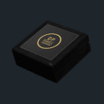 Zwart  Lederen Goud Monogram Cadeaudoosje<br><div class="desc">De zwarte  lederen textuur afbeelding aangepaste gouden tinten monogram en naam. Minimalistisch ontwerp.</div>