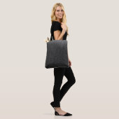 Zwart leer: naadloze close-up textuur. tote bag (Op model)