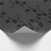 Zwart lef-groen wijnpatroon op steenkoolgrijs cadeaupapier (Hoek)