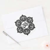 Zwart Lotus Bloem Om op Wit Ronde Sticker (Envelop)