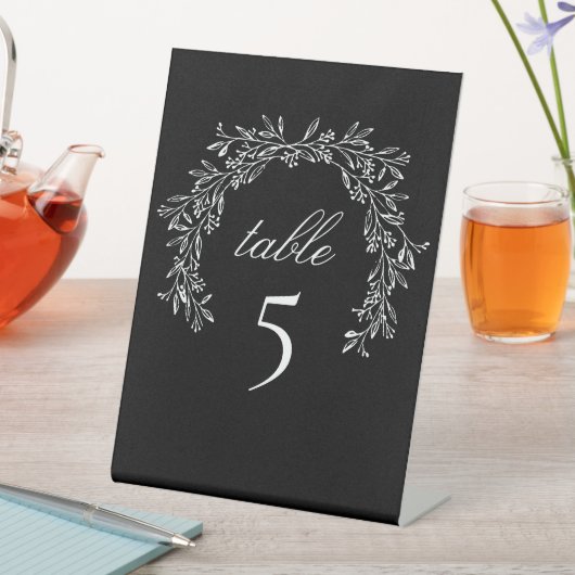 Zwart Luxe Classic Botanical Crest Tafel Reclamebord Met Voetstuk (Insitu)