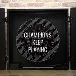 Zwart Man Cave Quote Dartbord<br><div class="desc">Black Man Cave Quote Dart Board heeft een zwart en grijs modern strepenontwerp met een inspirerend quote "Winners never stop" voor die competitieve spelers - een perfect cadeau voor hem, je man of je vader. Verander de prijsopgave als je wilt met de sectie "Deze sjabloon personaliseren". Origineel kunstwerk van Kardz...</div>