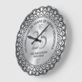 Zwart Mandala op Silver 25th Wedding Jubileum Grote Klok (Hoek)