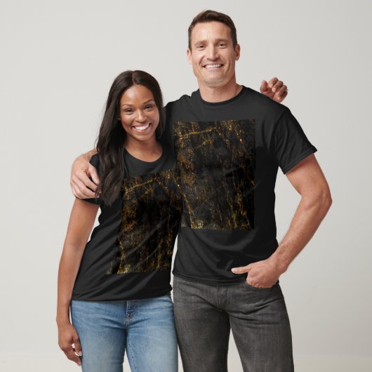 Zwart marmer, gouden aderen, textuur. t-shirt (Unisex)