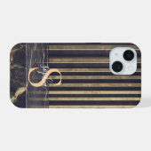 zwart marmer gouden glitters monogram iPhone 15 case (Achterkant horizontaal)