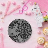 Zwart masker op grijs patroon papieren bordje (Feest)