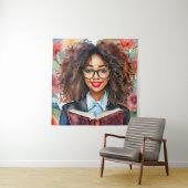 Zwart Meisje in Bril Holding Boek Bloemenkunst Wandkleed (In situ)