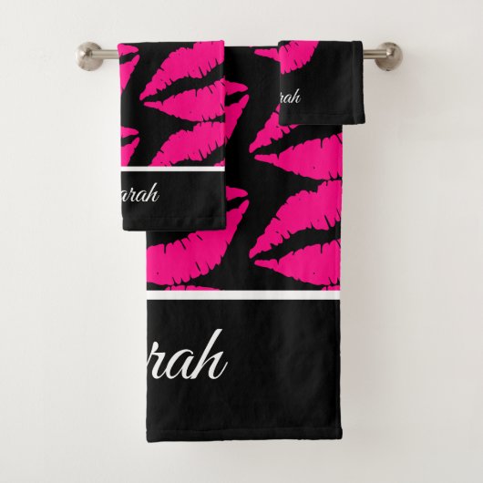 Zwart meisje Roze lipstick Monogram Naam Bathroom Bad Handdoek (Insitu)