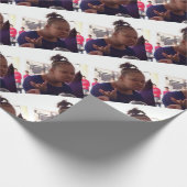 Zwart meisje wat meme cadeaupapier (Hoek)