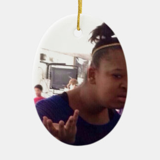 Zwart meisje wat meme keramisch ornament