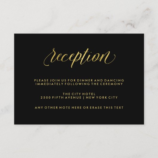 Zwart met nep gouden kalligrafie bruiloftsreceptie informatiekaartje (Voorkant)