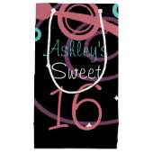 Zwart met sterren en wervelingen zoet 16 klein cadeauzakje (Voorkant)