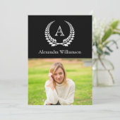 Zwart met White Monogram Laurel Photo Afstuderen Kaart (Staand voorkant)