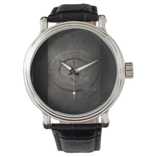 Zwart Metaal Rustiek Q Monogram Horloge