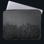 Zwart metalen achtergrond en zwarte Paisley kant Laptop Sleeve<br><div class="desc">Zwart geborsteld aluminium druk en zwarte zwarte paisleykant. Aangepast en optioneel monogram.</div>
