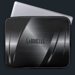 Zwart metallisch modern geometrisch ontwerp laptop sleeve<br><div class="desc">Zwart glanzend metallisch uiterlijk,  roestvrij stalen patroon. Aangepast en optioneel monogram. Beschikbaar op andere producten en kan worden aangevraagd voor elk van de producten die op Zazzle worden aangeboden. Shine is een digitale illusie en geen echte metalen shine.</div>