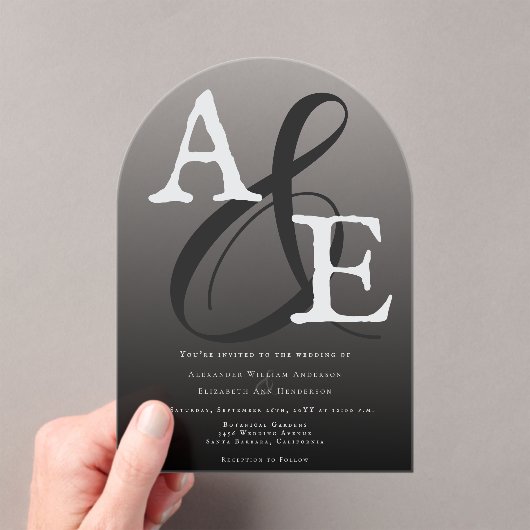 Zwart minimalistisch monogram bruiloft acryl uitnodigingen (Insitu (Draagbaar))