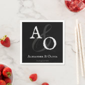 Zwart minimalistisch monogram bruiloft servet (Insitu)