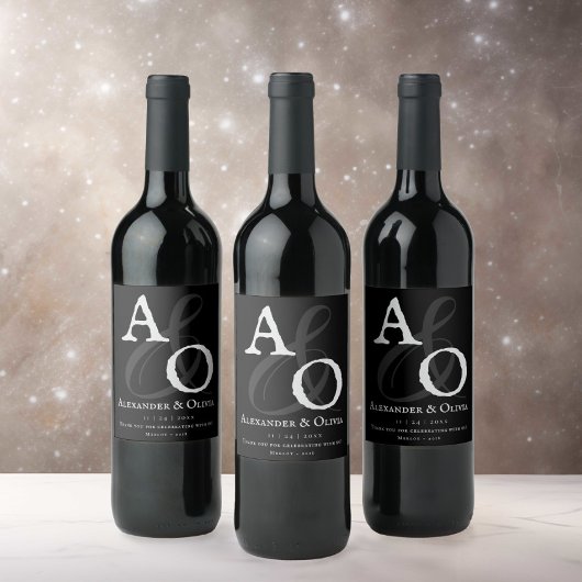 Zwart minimalistisch monogram bruiloft wijn etiket