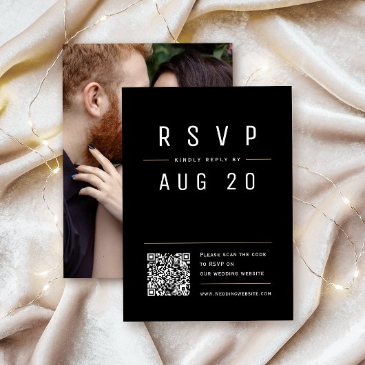 Zwart Modern Chique Eenvoudige Typografie QR-code RSVP Kaartje