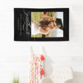 Zwart Modern Elegant Script Afstuderen Photo Party Spandoek (Insitu)