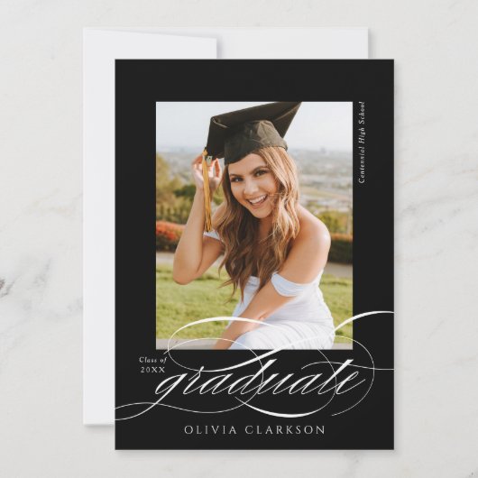 Zwart Modern Elegant Script Photo Graduation Party Kaart (Voorkant)