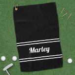 Zwart modern Golfer Sports Klassieke naam Monogram Golfhanddoek<br><div class="desc">Het klassieke ontwerp kenmerkt een douane-sjabloon voor naam of tekst tot elf brieven in modern manuscript en een dubbele grens van het lijst. Het manuscript en de grens zijn in wit op een zwarte achtergrond. De kleur van achtergrond en doopvont worden gemakkelijk veranderd met de Zazzle ontwerphulpmiddelsectie. Bekijk onze andere...</div>