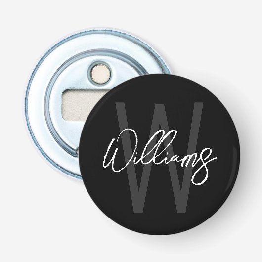 Zwart modern Manuscript Gepersonaliseerd Monogram  Button Flesopener (Voorkant)