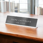 Zwart Modern Metallic Professional Classy Bureau Naambordje<br><div class="desc">Custom Luxury Executive Black Minimalist Business Name Bord met witte letters typografie voor de monogrammed voeg je eigen naam en beroep of functie toe. Het Business Professional Name Bord kan worden aangepast met jouw naam en functie titel. Neem contact op met de ontwerper voor aangepaste overeenkomende items.</div>