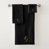 Zwart Modern Monogram Gold Script Initialen Bad Handdoek (Insitu)