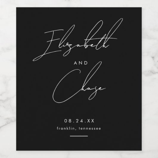 Zwart Moderne Kalligrafie Namen Stijlvolle Bruilof Wijn Etiket (Enkel label)