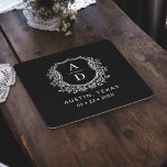 Zwart Monogram Bruiloft Floral Crest Elegant Kartonnen Onderzetters<br><div class="desc">Voeg een elegante touch toe aan uw feest met het Modern Monogram Wedding Crest Square Paper Onderzetter. Met een geavanceerd monogram crest-ontwerp zijn deze onderzetters ideaal voor bruiloften, verlovingsfeesten of vrijgezellenfeesten. De stijlvolle vierkante vorm en het hoogwaardige, absorberende papier beschermen oppervlakken en verbeteren tegelijkertijd uw inrichting. Personaliseer met uw initialen...</div>