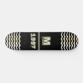 zwart Monogram jaarnummer Persoonlijk Skateboard (Horizontaal)