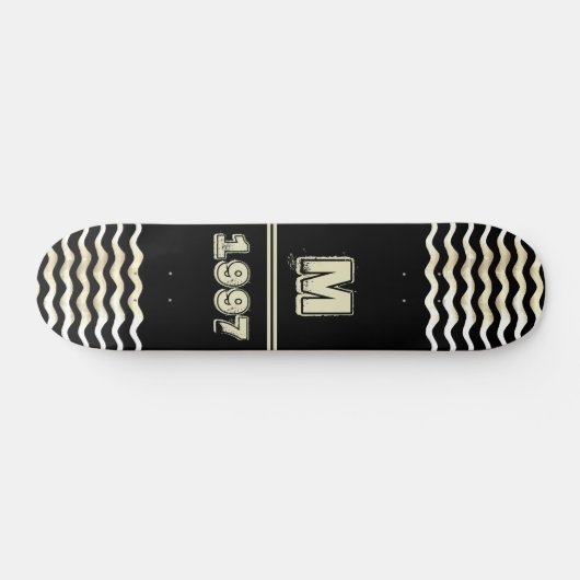  zwart Monogram jaarnummer Persoonlijk Skateboard (Horizontaal)