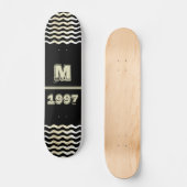 zwart Monogram jaarnummer Persoonlijk Skateboard (Voorkant)
